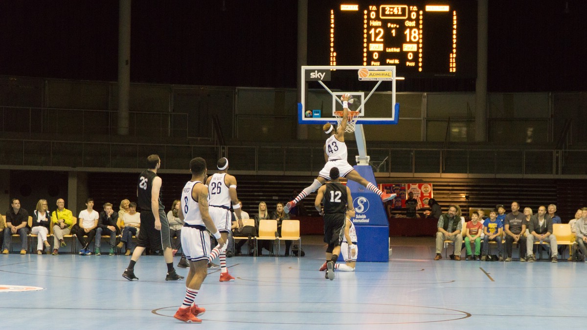 O Fotomagazin / Harlem Globetrotters in der TipsArena 2016